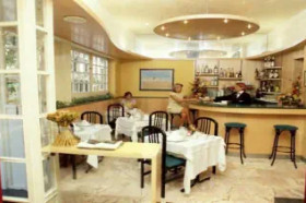 Hotel Catalonia Castellnou